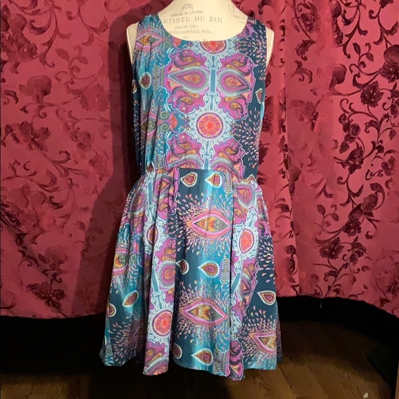 Dress - Picture 1 of 3